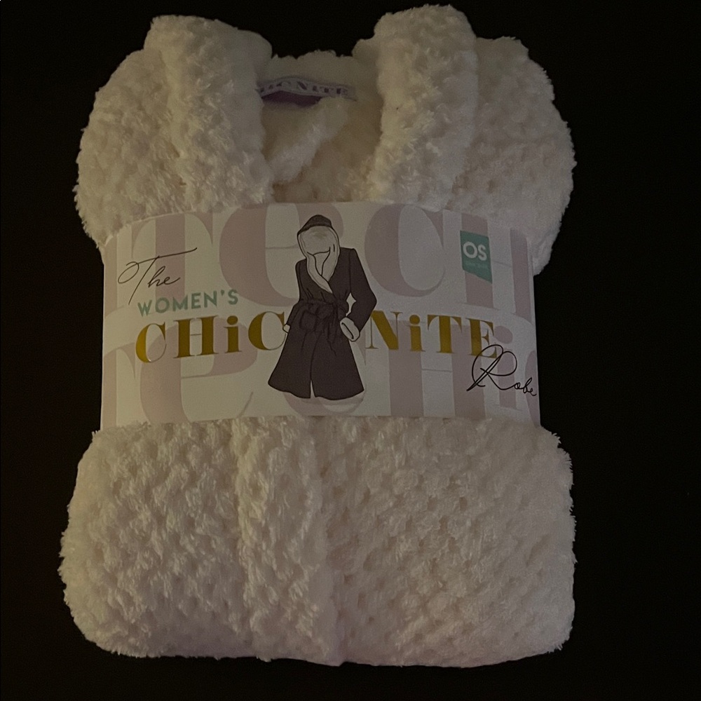 Chic Nite Women's White Robe